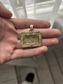 Large last supper pendant