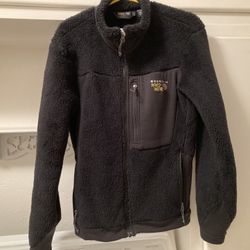 Woman’s Large Mountain Hardware Fleece Jacket