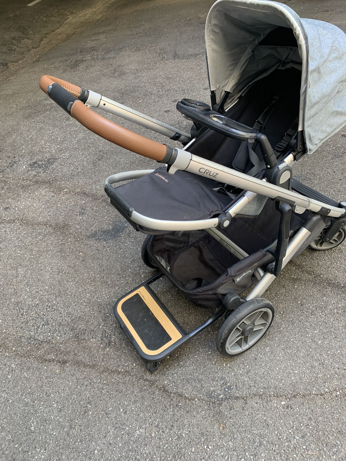 Uppababy Cruz V2 with Piggyback and Snack Tray