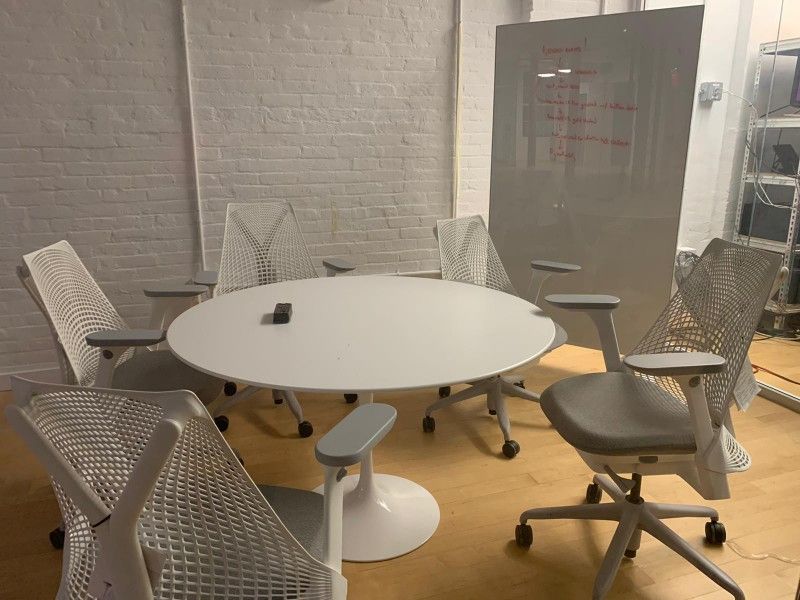 Eero Saarinen Round Dining Table