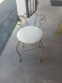 Vanity chair
