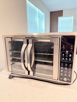 Selling a Gourmia Air Fryer Oven
