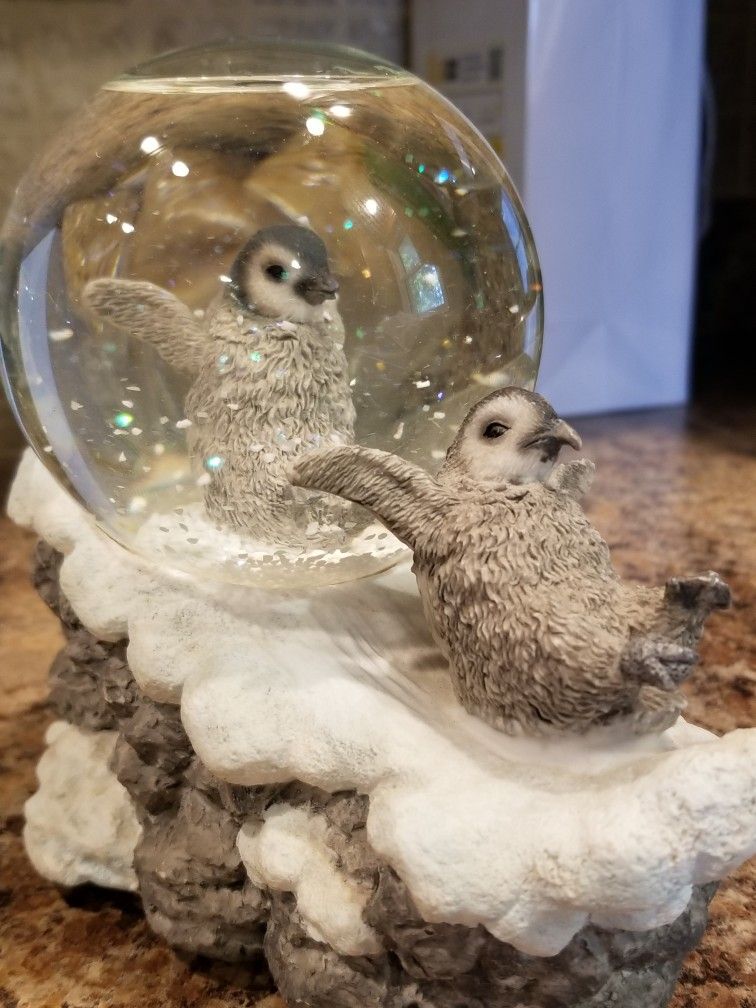 Musical Snow Globes.  Will Sell Separately.  10 Each Or 2 For 15.00