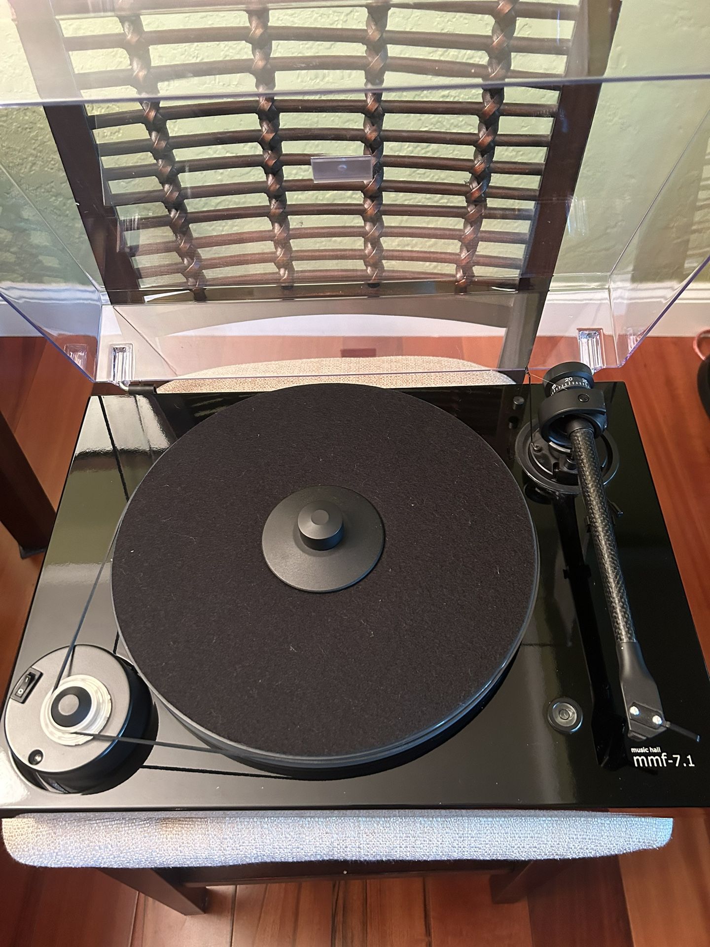 Music Hall MMF-7.1 Turntable