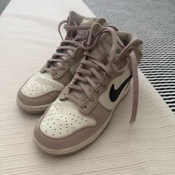 2022 Nike Wmns Dunk High 'Fossil Stone