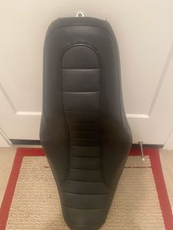 OEM Harley seat removed from Dyna Wide Glide (FXDWG)
