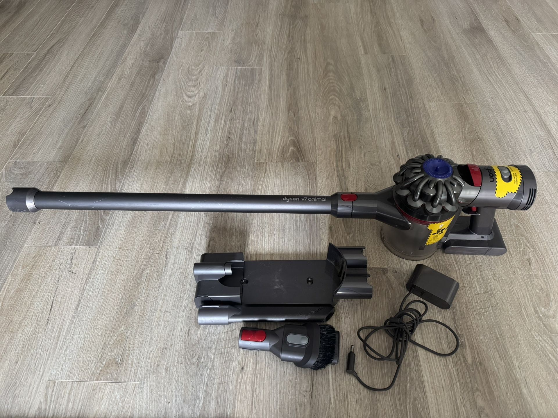 Dyson V7 cordless handheld vacuum cleaner with battery