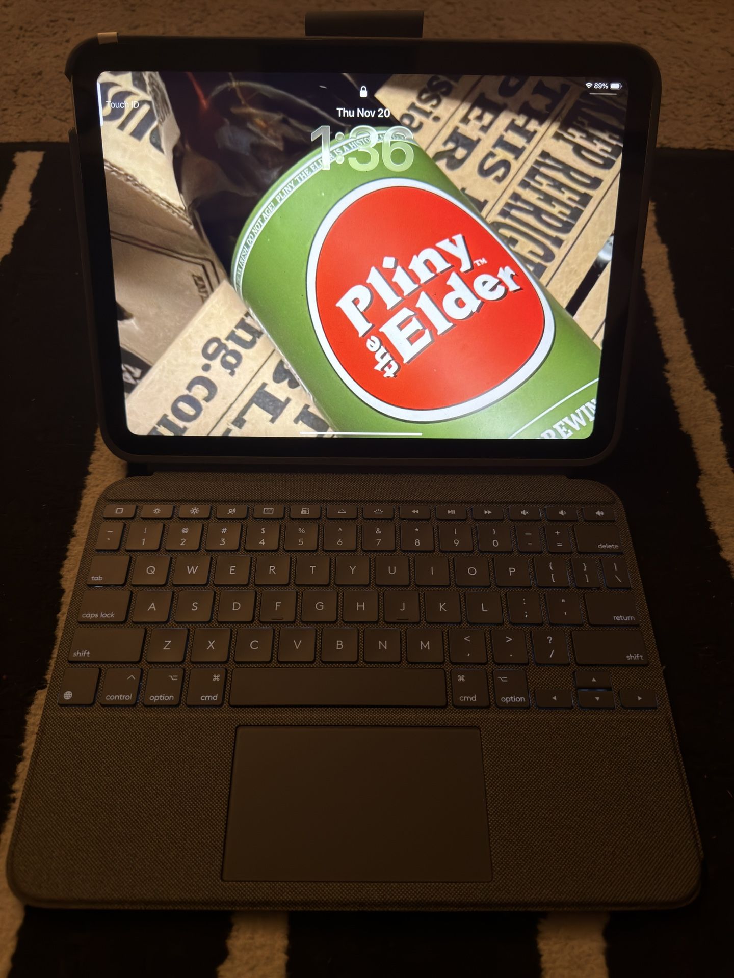 Apple iPad A16 128GB 11” W/ Logitech Keyboard