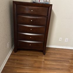King bed set with 2 Chests And Dresser And Mirror