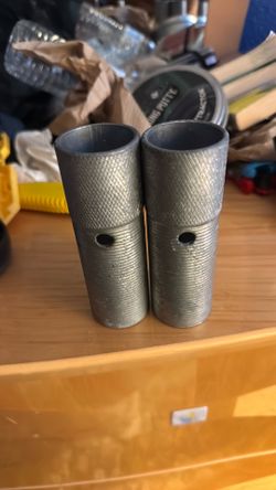 Pair of pegs
