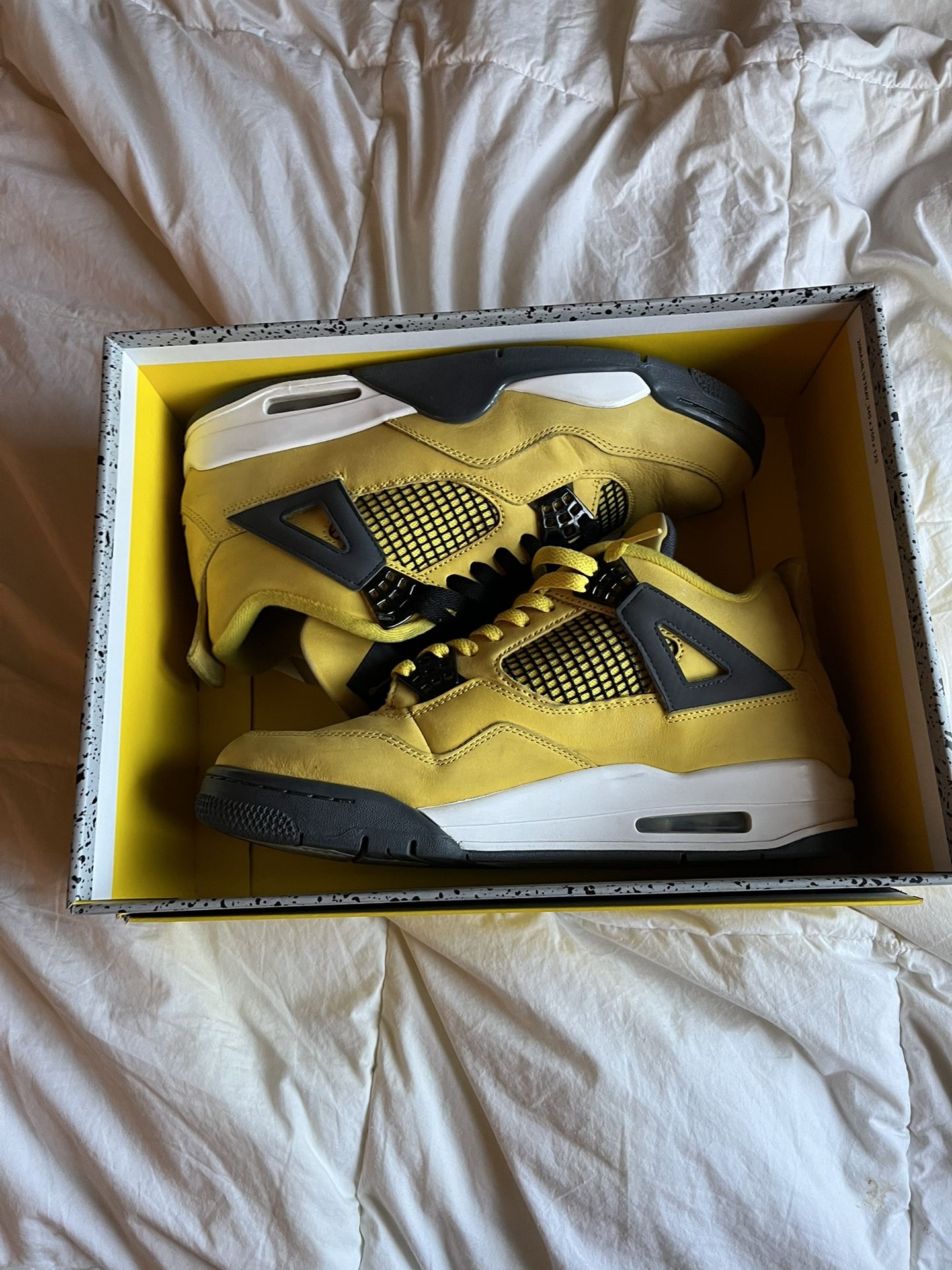 Jordan 4s Lightning Size 10.5