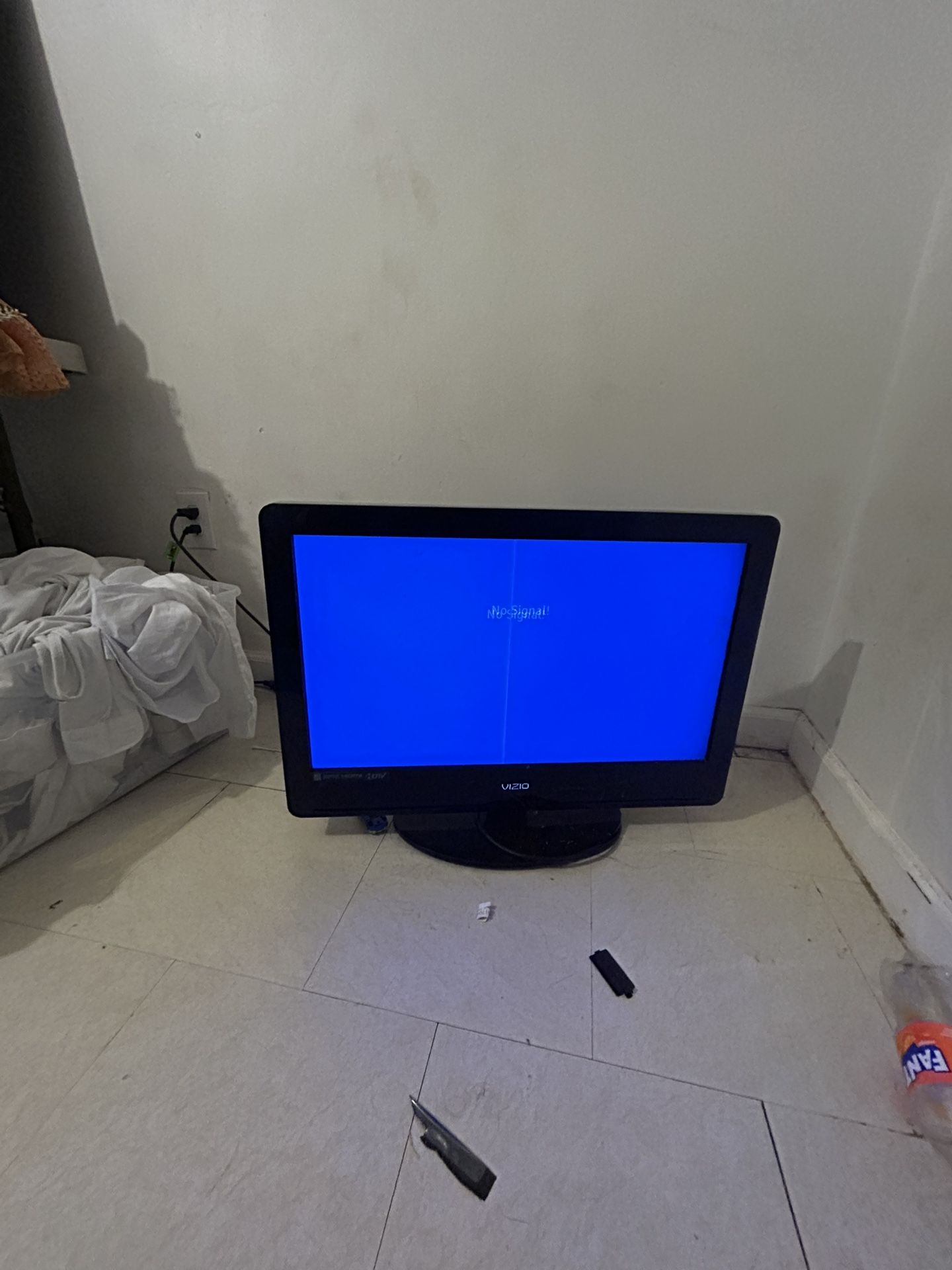 Vizo Tv(still Runs In Very Good Condition) Look At Description..