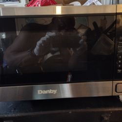 Danby 1.1 cf Stainless Steel Countertop Microwave 