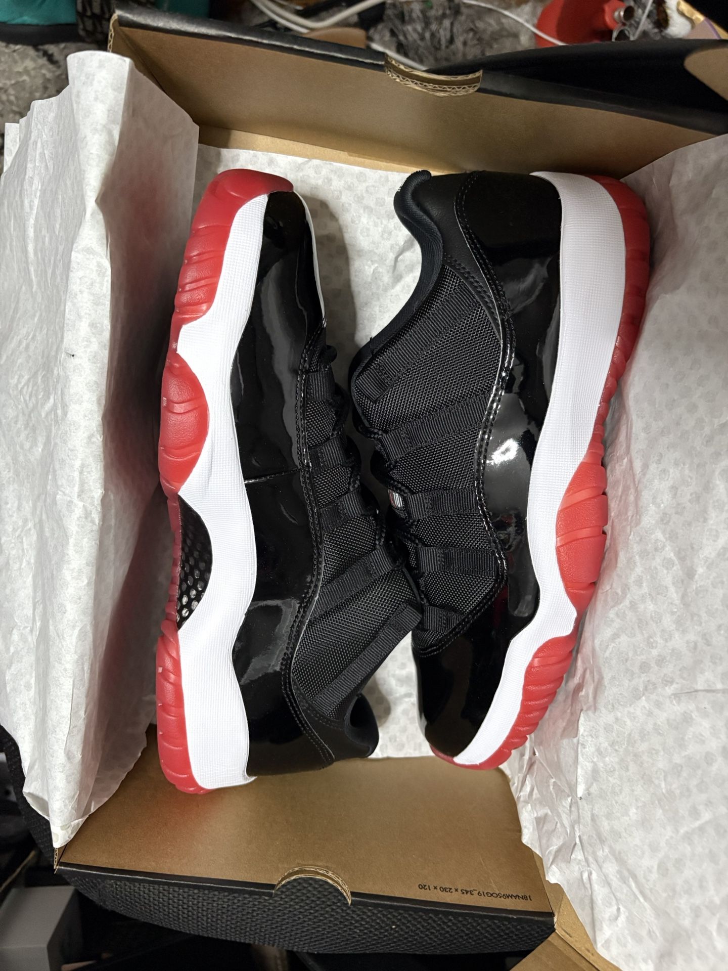 Jordan 11 Low Bred