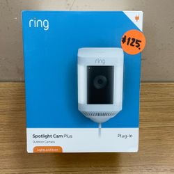 RING SPOTLIGHT CAM PLUS OUTDOOR CAMERA LIGHT & SIREN.