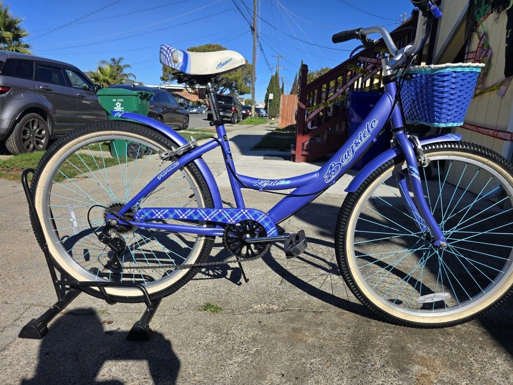 Beautiful Beach Cruiser Adult Size
Excellent Condition Ready to Ride