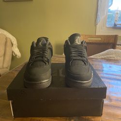 AIR JORDAN 4 BLACK CAT GRADESCHOOL SIZE 5.5y
