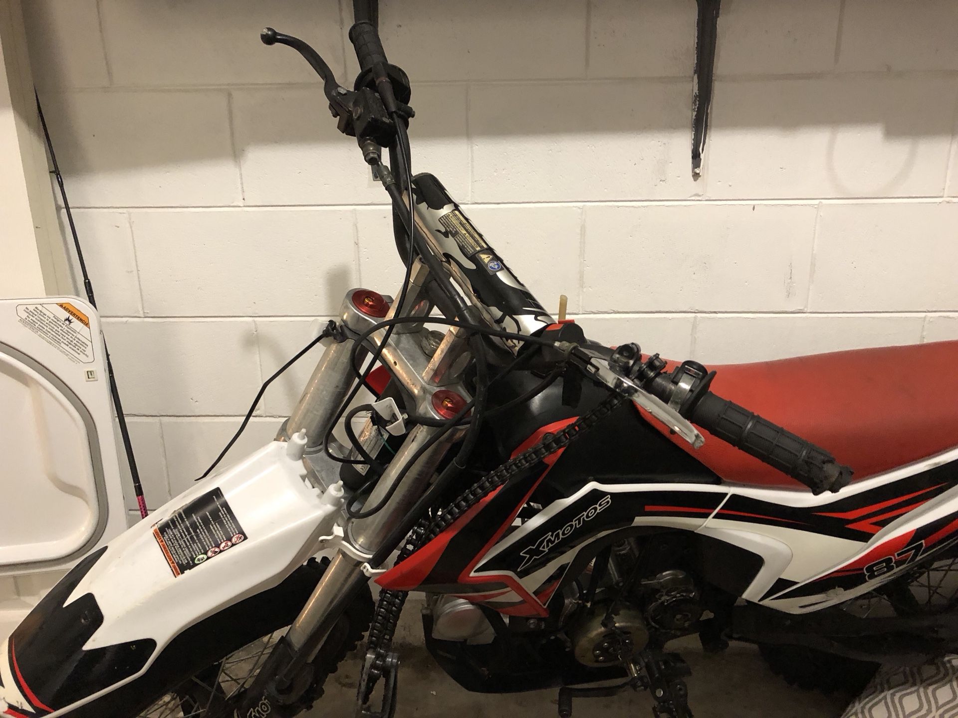 DB-X29 X-PRO® 125cc PitBike with 4-speed Manual Transmission! Kick Start, Big 17"/14" Tires!