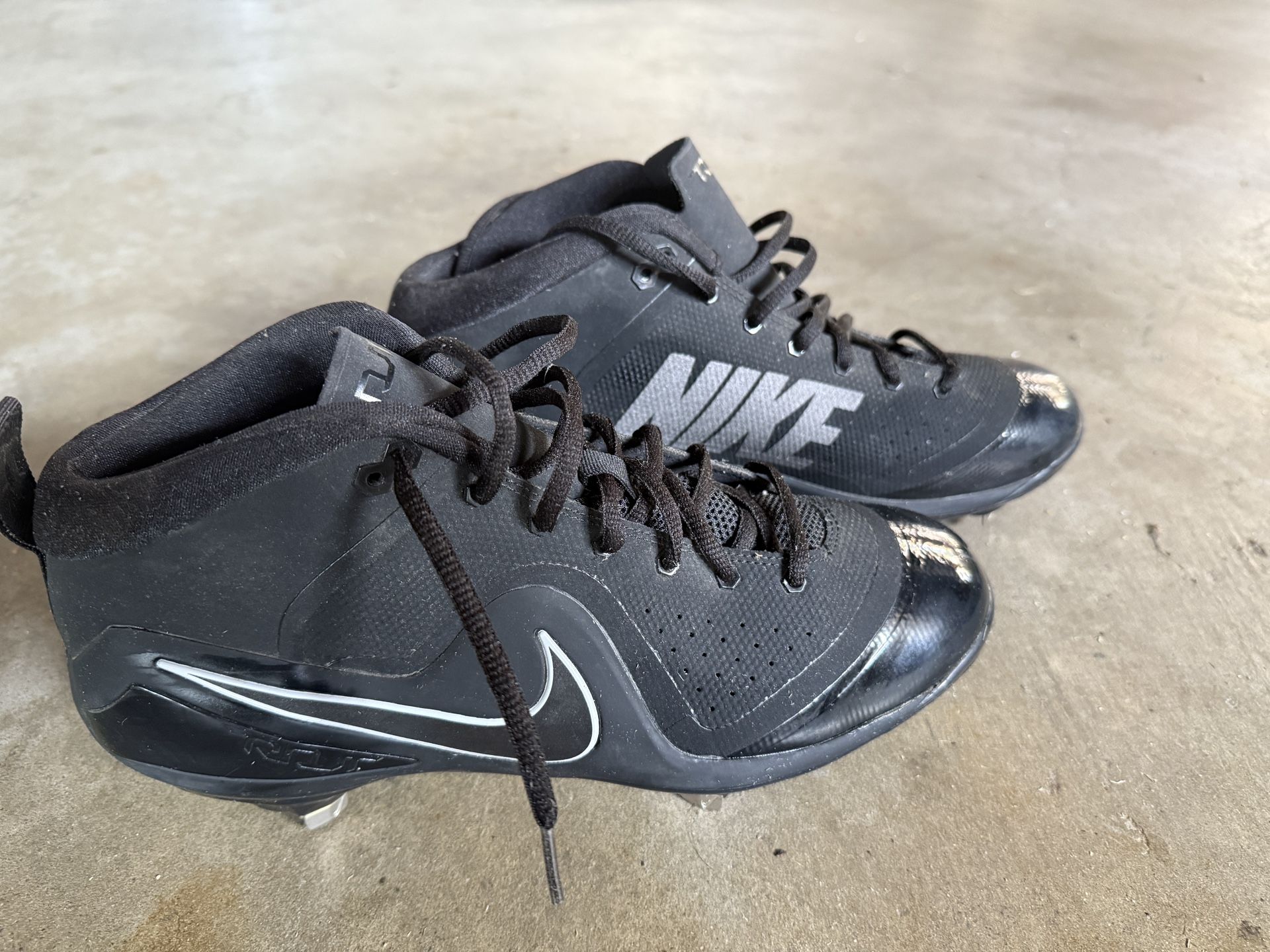 Almost New Nike Force Zoom Trout Black Baseball Cleats