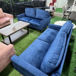 Blue Velvet Couch, Loveseat and Coffee Table / Sofá de terciopelo azul, sofá de dos plazas y mesa de