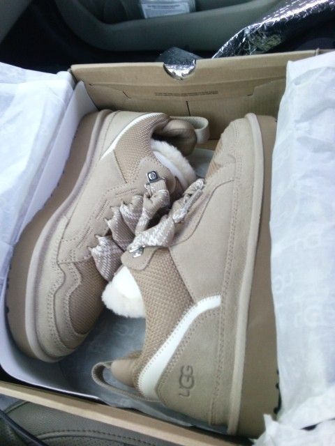 UGG Sneakers Womens Sz 9