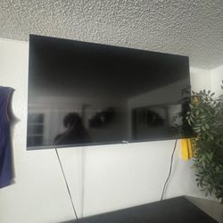 56” TCL ROKU SMART TV + EXTENDABLE WALL MOUNT