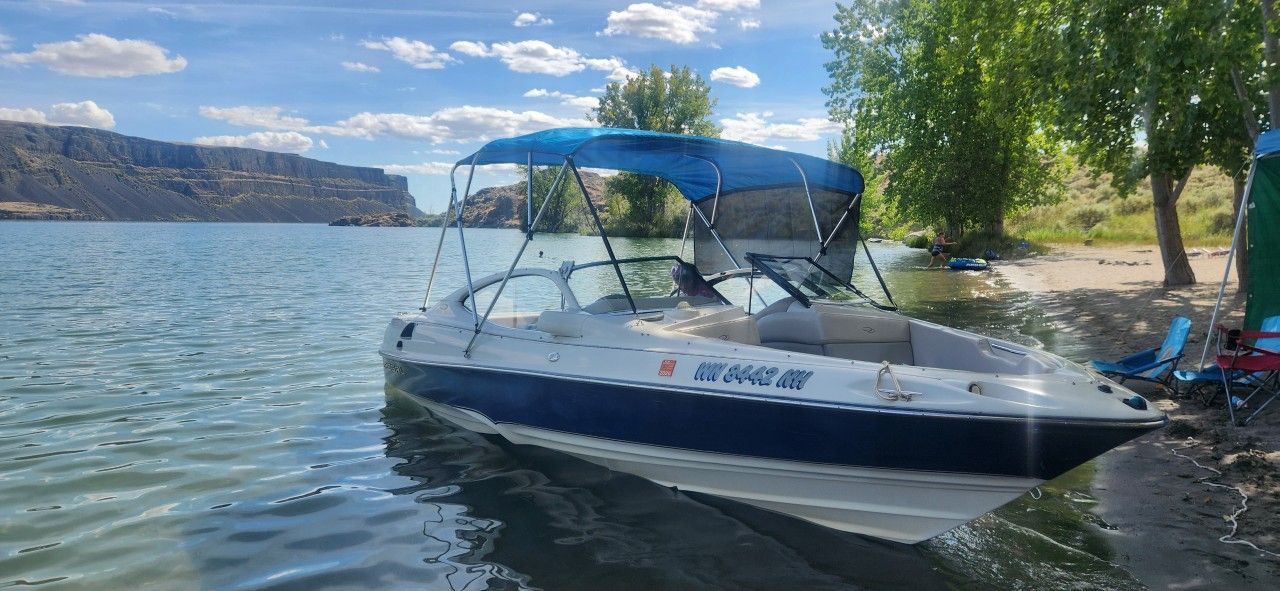 Regal LSR 2100 Boat
