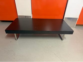 Modern Espresso Wood Coffee Table – Excellent Condition