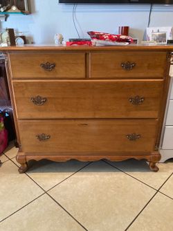 Dresser 4 drawers dim 40”x21”x35”
