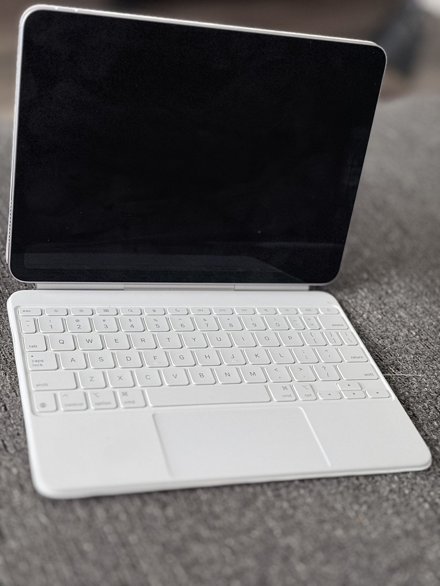 Apple M3 IPad Air 11 inch with Magic Keyboard