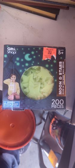 Moon and stars glow in the dark wall decor 200 pieces