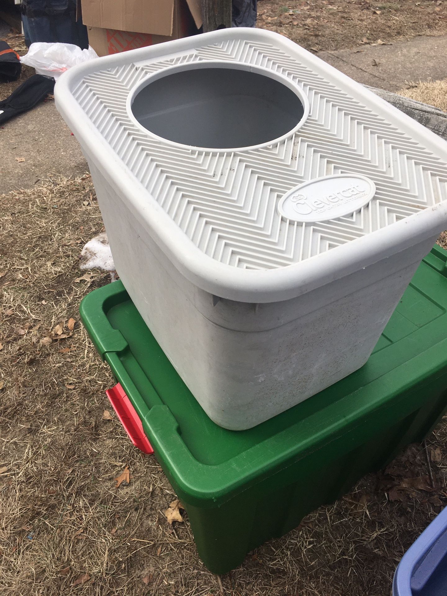 Nice heavy duty cat box only $20 firm