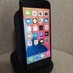 iPhone SE2 64G unlocked for any carrier very good condition 
