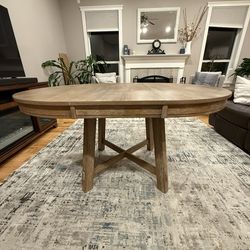 Round table with leaf