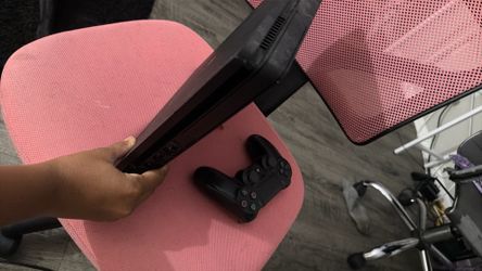 PS4 Slim + controller