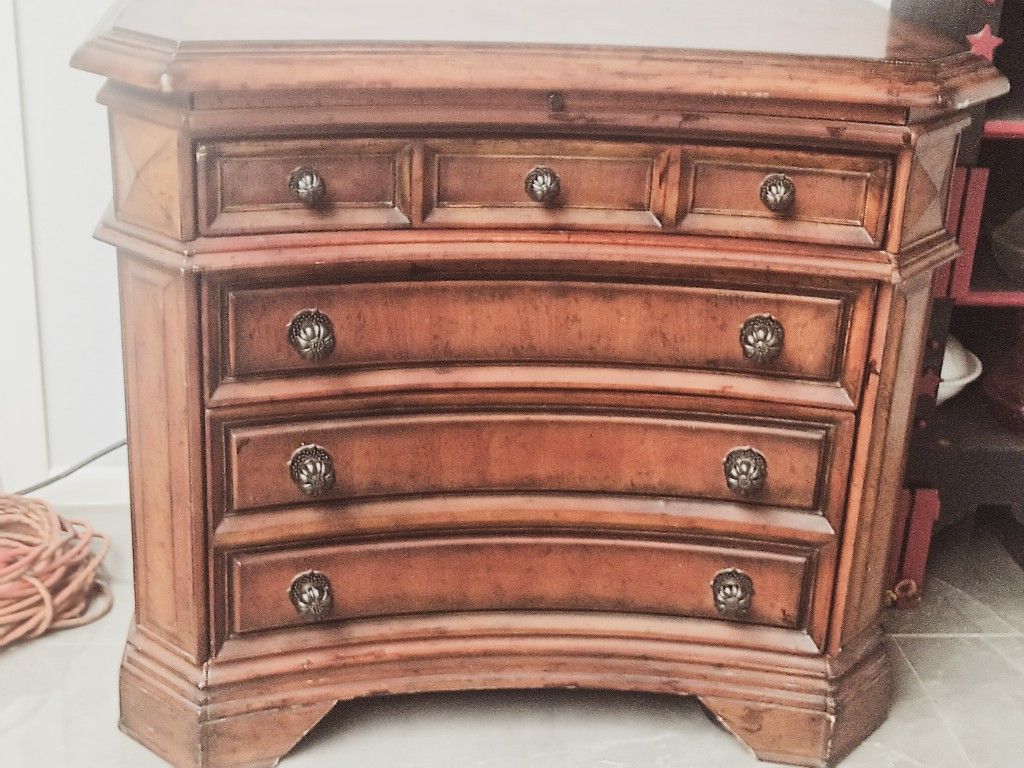 Great End Table Desk Or Nightstand Dresser $25 Chandler 85225