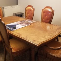 Dining Room Table &Chairs