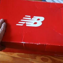 New Balance Athlete Cleaks Sports Size 12.5 Men