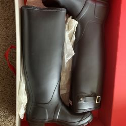 Hunter original Tall Matte Black Rain Boot, size 8 in Original Box