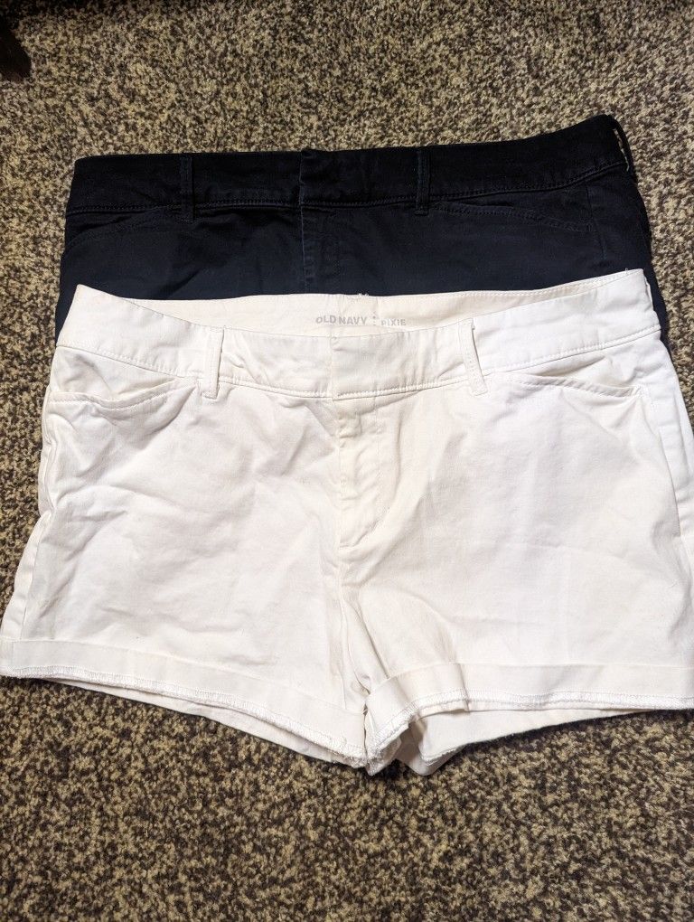 Old Navy shorts black and white 8