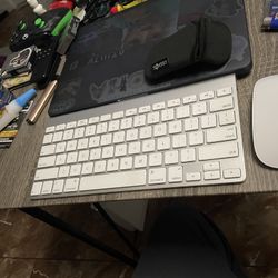 Apple Wirelesss Keyboard And Mouse