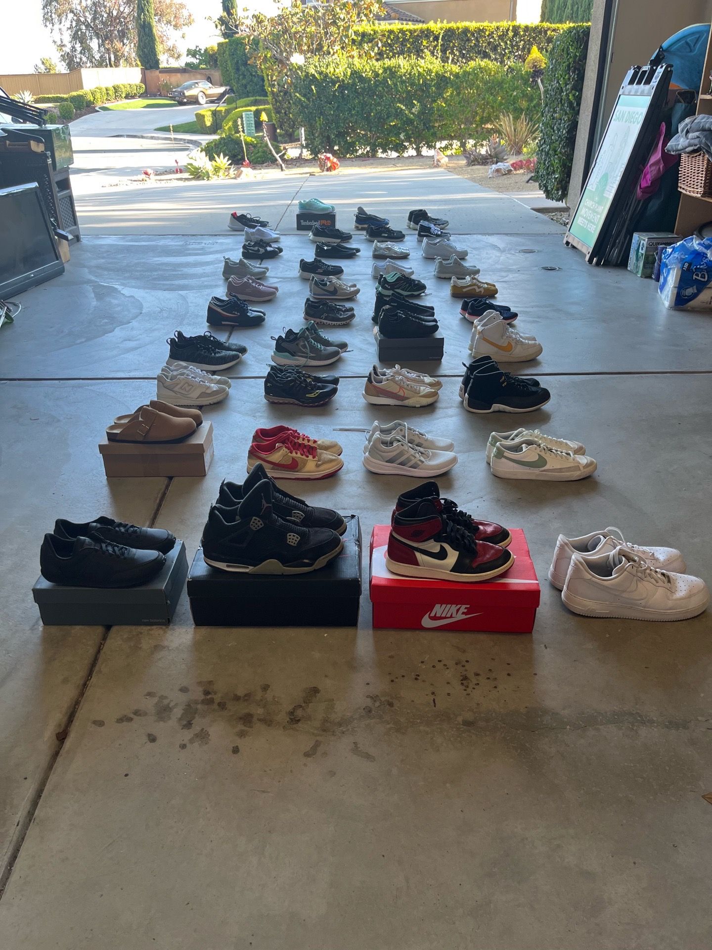 Jordan and Nike shoes 40 pairs need all gone