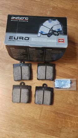 New Disc Brake Pad Set-Base Akebono EUR779