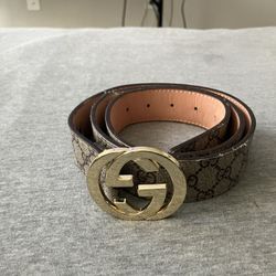 “Authentic Gucci GG Supreme Monogram Belt with Gold Double G Buckle – Unisex Designer Accessory” 