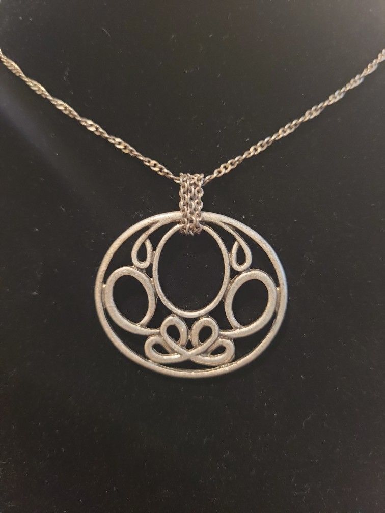 Contemporary Ornate Sterling Silver Oval Pendant 1.5" With Sterling Twisted Chain 23" Necklace Rare F8