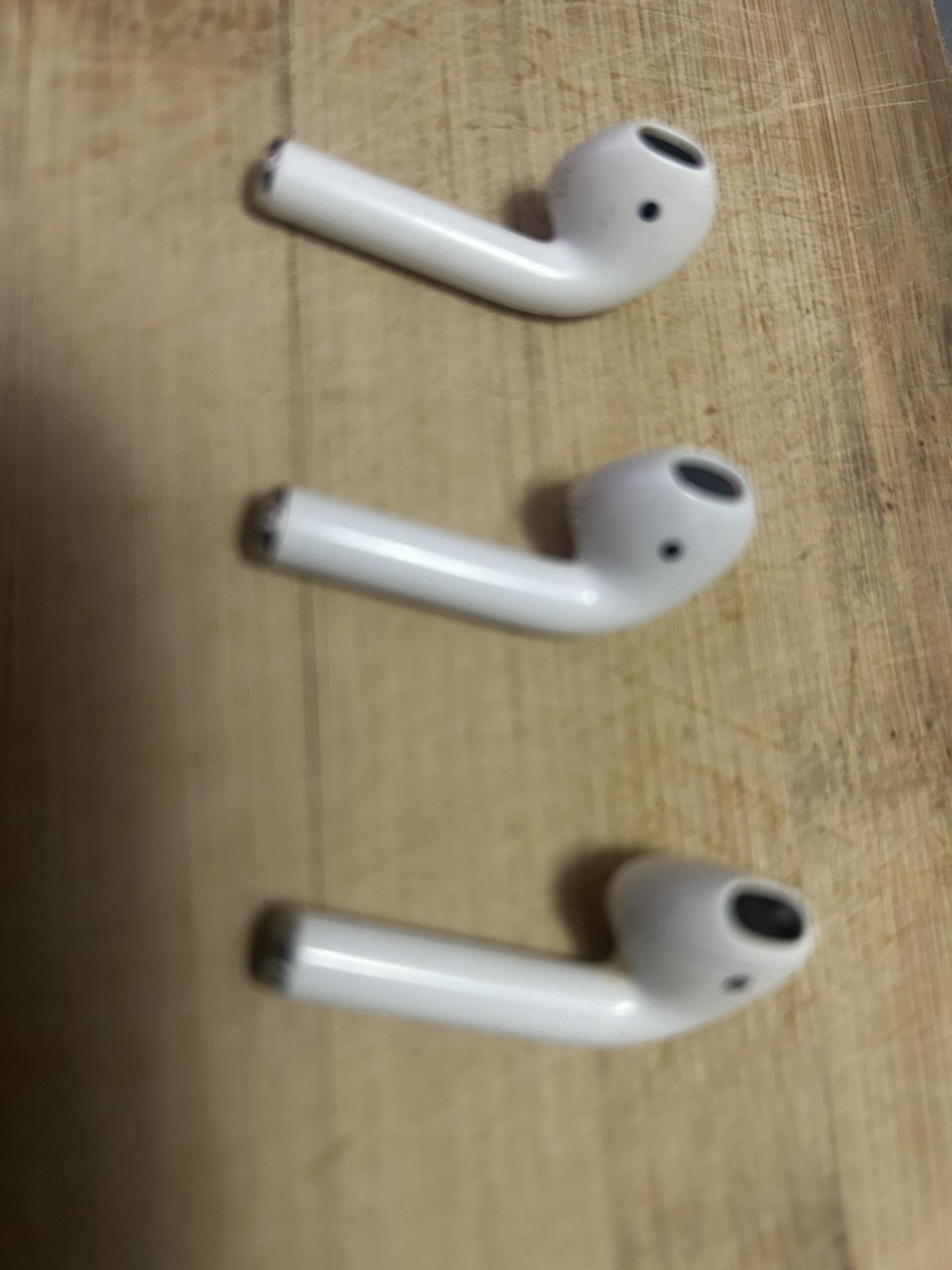 Lefts side EarPods. No case.