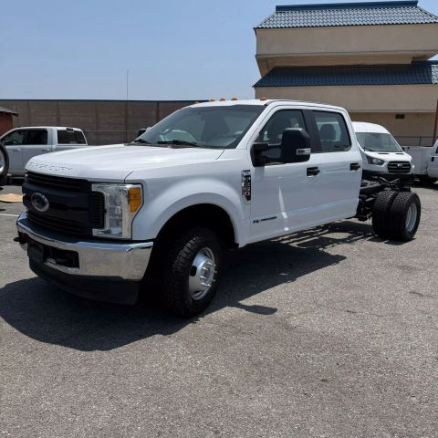 2017 Ford F350 Super Duty Crew Cab & Chassis