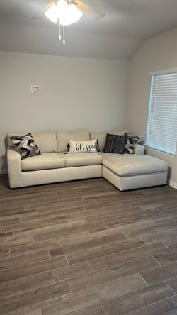 Rooms To Go Copley Place 2-Piece Chaise Sectional – Linen