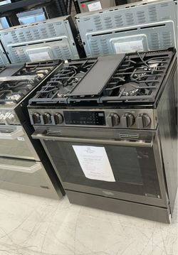 LABOR DAY WEEKEND SALE 🎆🥳 SAVE UP TO $1350 OFF MSRP on a Slide In Gas Range