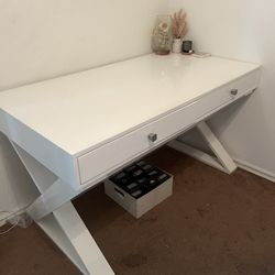 White Desk 